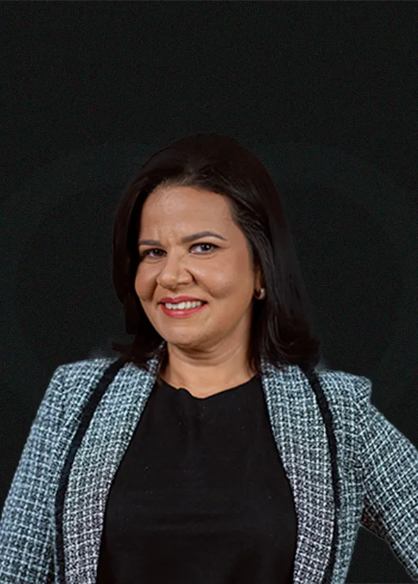 Dra. Karine Mota, Contratos e Direito Civil